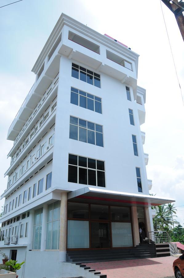 Lals Residency Adur Exterior foto