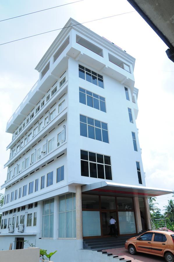 Lals Residency Adur Exterior foto
