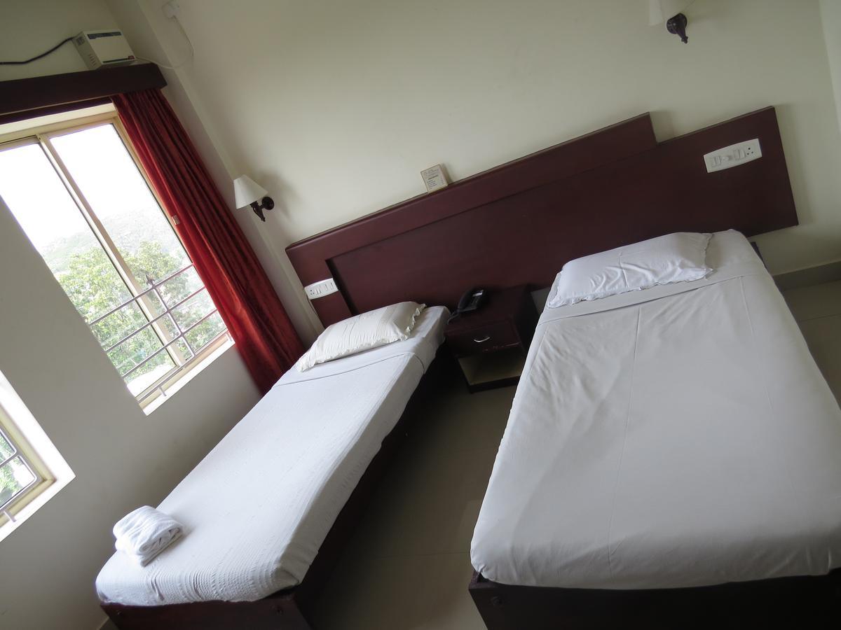 Lals Residency Adur Quarto foto